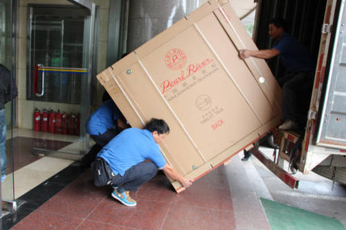 类乌齐钢琴贵重工艺品无忧运